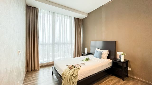 Modern and Comfy 2BR with Extra Room at Four Winds Apartment By Travelio