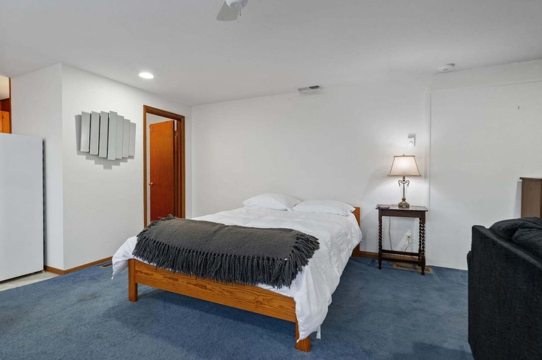 Sunflower Studio - 7 Minutes To Uo & 4 Minutes To Downtown 1 Bedroom Studio