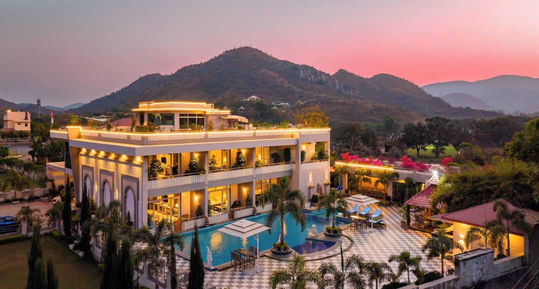 Mountain Creek 7BHK Villa by ELIVAAS