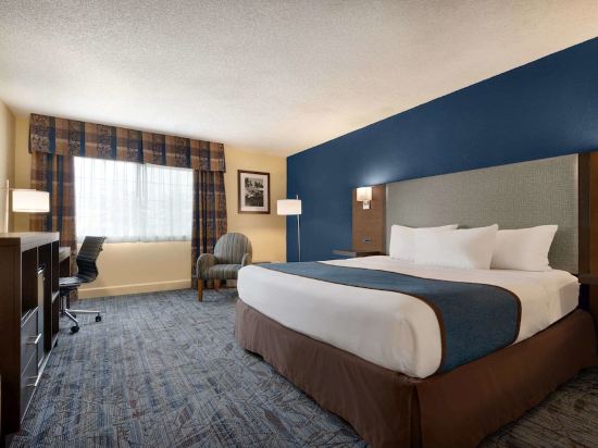 Ramada by Wyndham Spokane Airport Room Type - Deluxe Queen Room - Mobility Access/Non-Smoking Ramada by Wyndham Spokane Airport Room Type - Deluxe Queen Room - Mobility Access/Non-Smoking