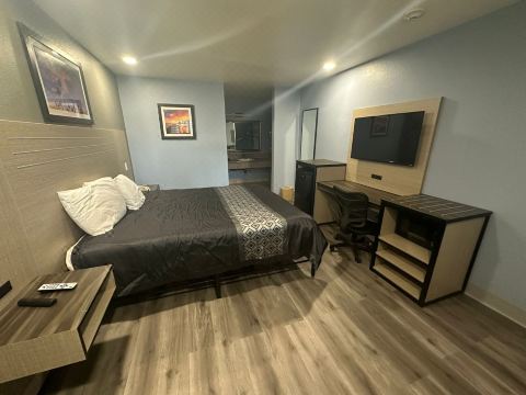 Orange Tustin Inn in Orange