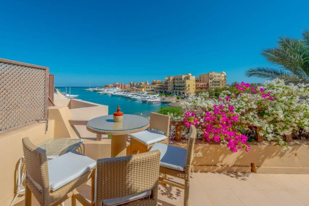 Luxury apartment on the Marina
