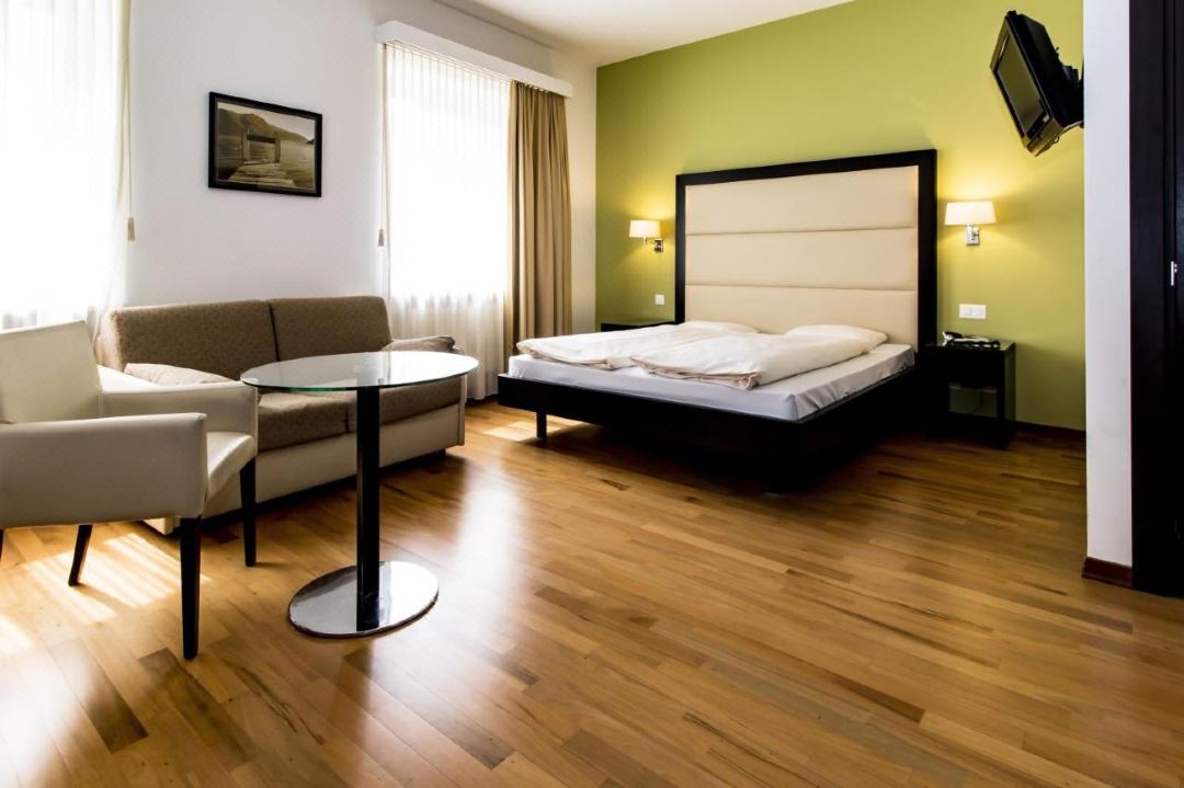 Enjoy 1313AG Hotel Touring