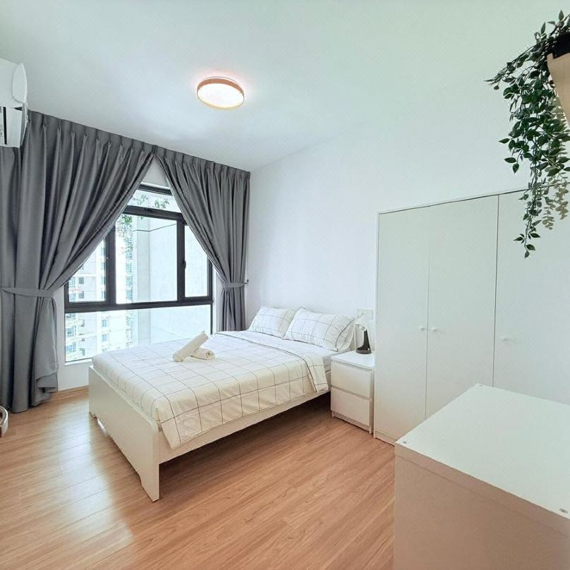 Regalia 2B1R 8pax Condo Forest City GB H-1902