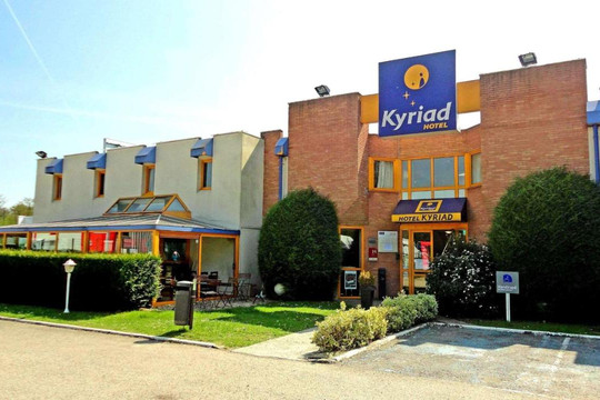 基里亚德尚蒂伊酒店