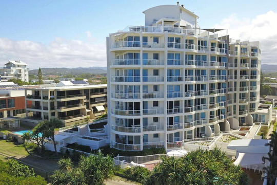 丽晶海滩酒店主图