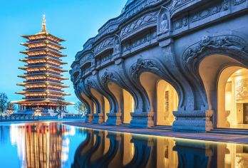 南京总统府+大报恩寺+秦淮河游船+牛首山文化旅游区+夫子庙【[套餐可选]A套餐五景点全天，B套餐报恩寺集合（晚出发无总统府），D套餐全天（不坐游船）；】