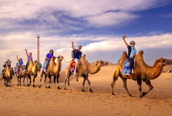 响沙湾一日游【天骄专享/晚出发/含门索悦沙岛/高速直达】【产品特色：晚出发，不早起，躺平式旅游，市区直达景区，游玩不低于4小时，畅游沙海，玩转沙漠迪士尼！】