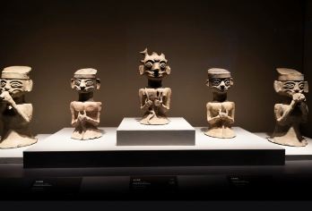 成都外语导游英文英语，日语韩语，泰语等多语种导游，线路可定制【此产品仅提供导游陪同+讲解服务。行程可根据您的意愿定制行程，可咨询人工客服】