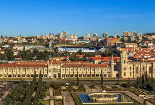 葡萄牙里斯本奥比都斯村+巴塔利亚修道院+阿尔科巴萨修道院之旅【专属包车省心游：全程专车服务，无缝衔接景点，免去转车劳顿，自由掌控游览节奏享受舒适惬意的深度之旅。】