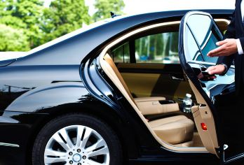 阿布扎比谢赫扎耶德大清真寺+民俗村+酋长国宫殿包车一日游【[中文司机]5座、7座，出行无忧！让您全程省心！】