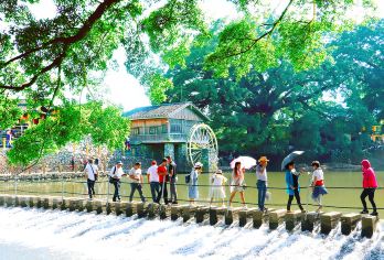 南靖云水谣古镇+田螺坑土楼群一日游【1单1车私家团出发自由】【[1单1车]出发时间自由，游玩时间自由，1单就单独安排1车不用拼车，想几点出发就几点出发】