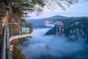 矮寨大桥+矮寨悬崖栈道+天问台+夯吾苗寨+芙蓉镇一日游【打卡网红景点--国家价AAAAA矮寨悬索大桥，悬崖玻璃栈道，盘山公路】