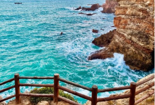 【春节热销】杨梅坑环海徒步+鹿嘴山庄美人鱼洞+登大雁顶一日游【[贴心服务]全程，来回车费+导服+旅游yi外险】