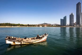 青岛一日游栈桥圣弥厄尔教堂广兴里青岛啤酒博物馆八大关海水浴场【出发时间可调|可选英文导游|专车接送|行程可调|可定制行程】