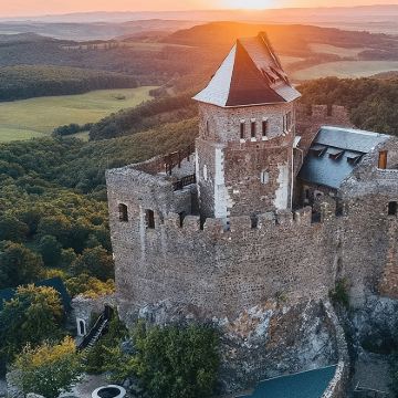 霍尔洛克旧村+霍尔洛克城堡+埃斯泰尔戈姆圣殿-10小时包车游