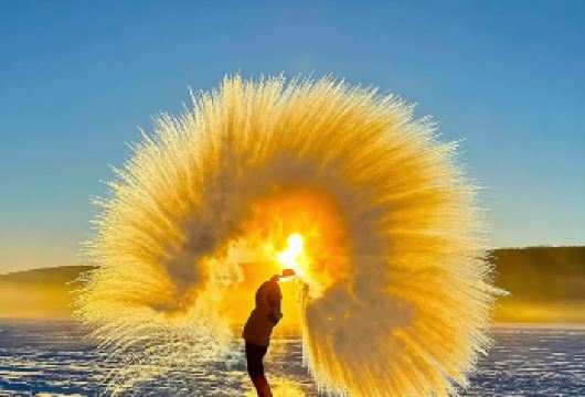 哈尔滨出发|亚布力+十里冰雪画廊+雪乡蘑菇屋/滑雪包车一日游【本地司机贴心服务，24H客服在线服务，可早可晚，可看雾凇落日】