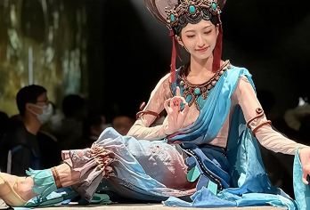 甘肃敦煌《乐动敦煌》沉浸体验剧一日游【赠24h免费接机站】【赠行程至前三日免费24小时接机接站服务！立省30元打车费！免费接机站为赠送服务，不用不退】