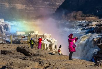 壶口瀑布+黄帝陵轩辕庙+中华始祖堂一日游【含餐+黄帝陵耳麦】【黄色瀑布，也是伟大中华民族的象征，涛声震天，景色壮丽，是黄河壮观的一段，也是国内外罕见的瀑布奇观。】