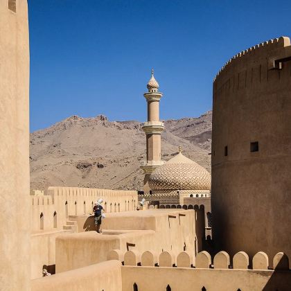 阿曼尼兹瓦城堡一日游【畅游历史遗迹＋探秘400年村落】