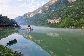 私家团丨乌江画廊【万足-龚滩码头游船】+九黎城丨上门接送【[品质亮点]：主城三大商圈上门接早 （渝中区全境＋观音桥商圈＋北滨路＋南滨路） 都可以上门接送】