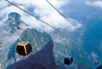 张家界+天门山国家森林公园+玻璃栈道+天门洞一日游【[品质专线]全新升级深度游，高分好评，纯玩服务，含接站，精选线路，东西线全景游；】