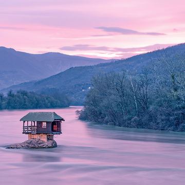 塞尔维亚贝尔格莱德德里纳河屋+木头村+萨尔干8号小火车一日游