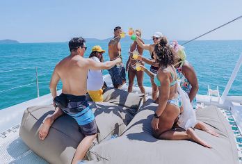 普吉岛皇帝岛+珊瑚岛+神仙半岛日落一日游帆船出海浮潜【自营星球七号20人VIP小团，亲子优选，水上滑梯，手线海钓等超多玩乐，全岛接送中文导游行程无忧】