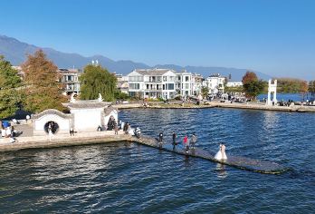 环洱海+喜洲+双廊+理想邦+小普陀【大巴团/商务小包团可选】【[大巴团]含导游，含午餐，大理古城内上门接】