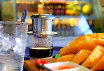 广西凭祥友谊关景区+越南谅山一日游【凭身份证出境一日踏两国】【领略越南边境风情，品尝越南美食】