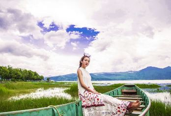 云南丽江泸沽湖一日游【商务车小团环湖猪槽船游湖纯玩不进家访】【安心出行：真正的纯玩一日游，全程0自费0隐形消费，让您出游没有后顾之忧。】