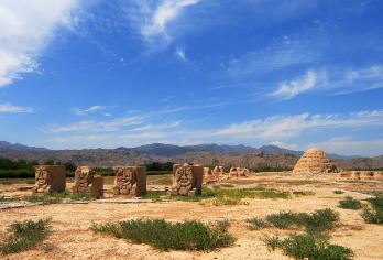（纯玩）西夏陵·贺兰山岩画·镇北堡西部影城·1日游【专业司机兼本地向导、司机衔接景区、不提供景区讲解服务、纯玩无购物、轻奢小团、小众出游。】