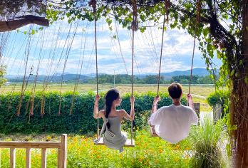 西双版纳曼听御花园+曼远村一日游【6人小团+上门接送】【[优良资质]市区酒店上门接送，睡醒出发，无需早起，轻奢纯玩，精品小团，真纯玩无购物，尽情畅游；】