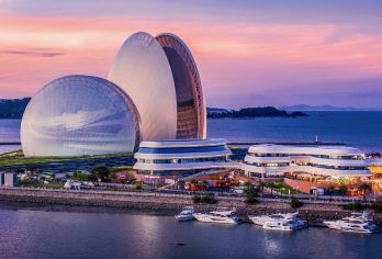 【上门接】登蓝海豚岛丨港珠澳大桥+珠海大剧院+圆明新园1日【[度假优选]VIP专车上门接丨纯玩/无忧出行丨