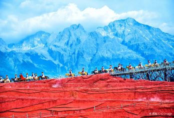 云南丽江+玉龙雪山+冰川公园+蓝月谷+白水河一日游【专车服务+行程可调+酒店接送】