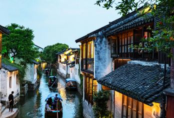 商务车丨英文导游丨上海出发 周庄古镇1日【[精选景点]周庄古镇（含游船）深度漫游，体会江南古镇夜景！】