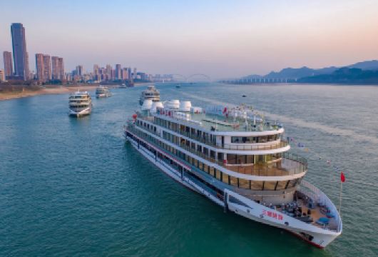 【精品优选】两坝一峡游船+葛洲坝船闸+三峡大坝一日活动【[产品特点]能过葛洲坝船闸的游船体验，水涨船高，水落船低】