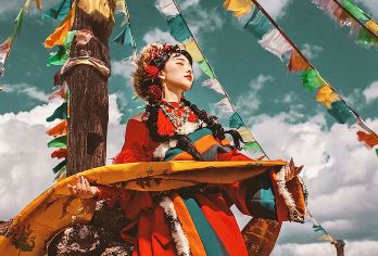 极乐净土-普达措/松赞林寺+纳帕海草原骑马+藏装旅拍含装造【2人起成团说走就走，一单一团，拒绝拼团，拒绝走马观花，行程宽松且自由，方便且快捷，让旅行更有意义】