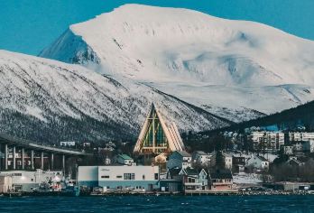 特罗姆瑟包车：北极大教堂·缆车·极地博物馆·大桥·高山植物园【无需为交通烦恼，舒适专车全程接送，行程灵活自由，随心掌控游览节奏，沉浸式感受挪威风情。】