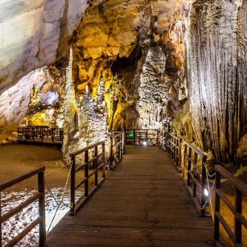 顺化/广平出发天堂洞与黑暗洞跟团游