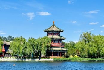 北京  天坛+恭王府+什刹海北京的漫画天一日游【明清帝王祭祀场所，圜丘坛内主要建筑有圜丘坛、皇穹宇等等，祈谷坛内主要建筑有祈年殿、皇乾殿、祈年门等。】