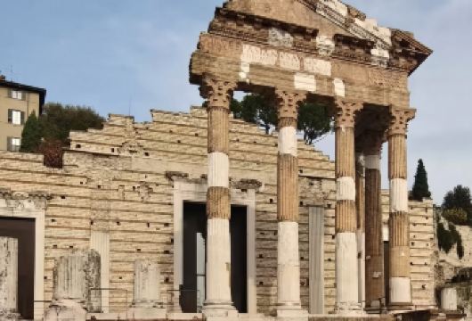 包车游狮子之城布雷西亚：城堡+新旧教堂+神庙+修道院+美术馆【无需为交通烦恼，舒适专车全程接送，行程灵活自由，随心掌控游览节奏，沉浸式感受意大利风情。】