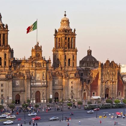 卡瓦尼亚斯济贫院+瓜达拉哈拉大教堂+查帕拉湖一日游