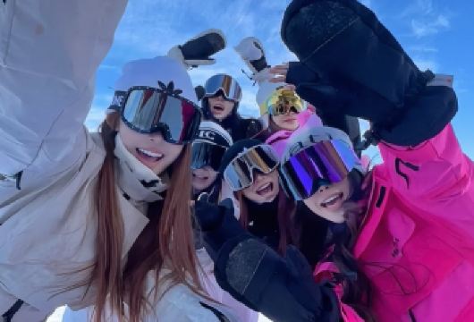 神农架中和国际滑雪场+滑雪+可选5件套|8件套+免费直通车【[交通便利]木鱼镇至中和国际滑雪场景区免费换乘车直达，多班次选择】