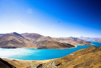 探索更多香格里拉松赞林寺普达措国家公园【联合国教科文组织世界遗产，拥有高山湖泊、草地和原始森林。 云南*大的藏传佛教寺庙，有“小布达拉宫”之称。】