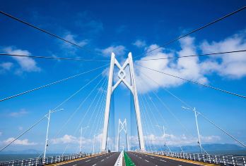 港珠澳大桥游半日游【登岛游览 桥上车游港珠澳大桥 免通行证】【[领]领略国家工程风采，厚植爱国主义情怀。蓝海豚岛聆听大桥故事】