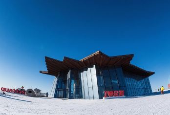 密苑云顶一日游【4小时魔毯区滑雪+雪具+往返旅游车】【[精心服务]4小时魔毯区域雪票（赠雪具租赁）+往返专业旅游车，墙裂推荐】