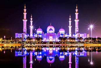 阿布扎比一日包车游【迪拜往返】【宗教艺术盛宴——谢赫扎耶德清真寺纯白穹顶与黄金吊灯交辉，世界BIGGEST手工波斯地毯震撼亮相。】