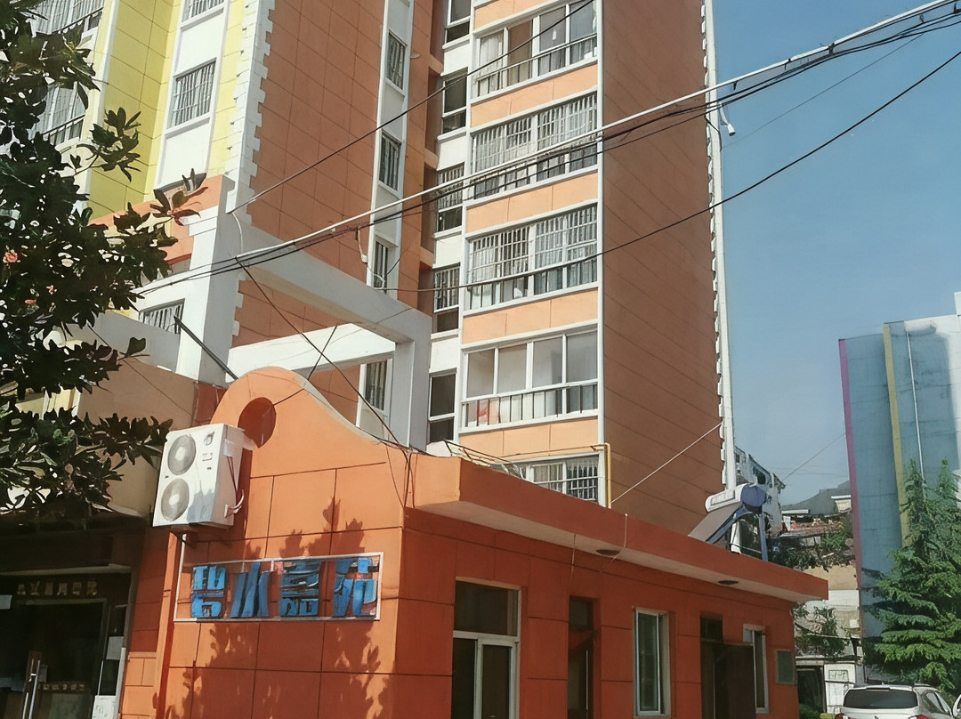 临江赏月民宿(凤凰湖店)