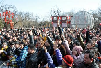 万岁山武侠城+开封古城墙+中国翰园碑林一日游【濮阳出发】【逛庙会，赏灯会！民俗庙会+主题灯会 一票畅游三园=万岁山武侠城+翰园+城墙】